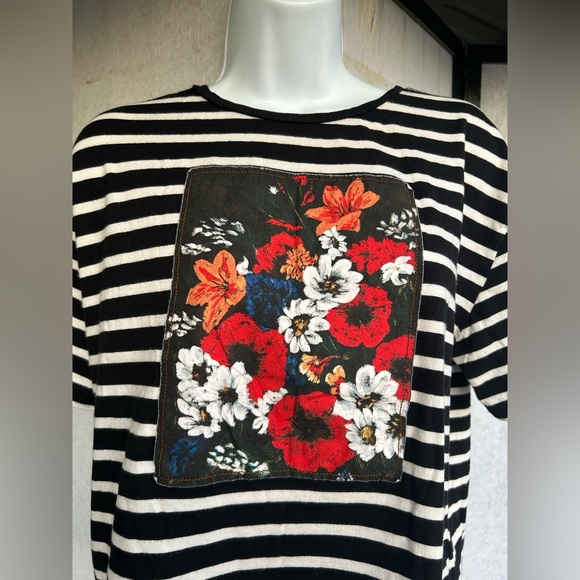 Zara Black and White Striped Tee with Floral Design - Picture 2 of 5